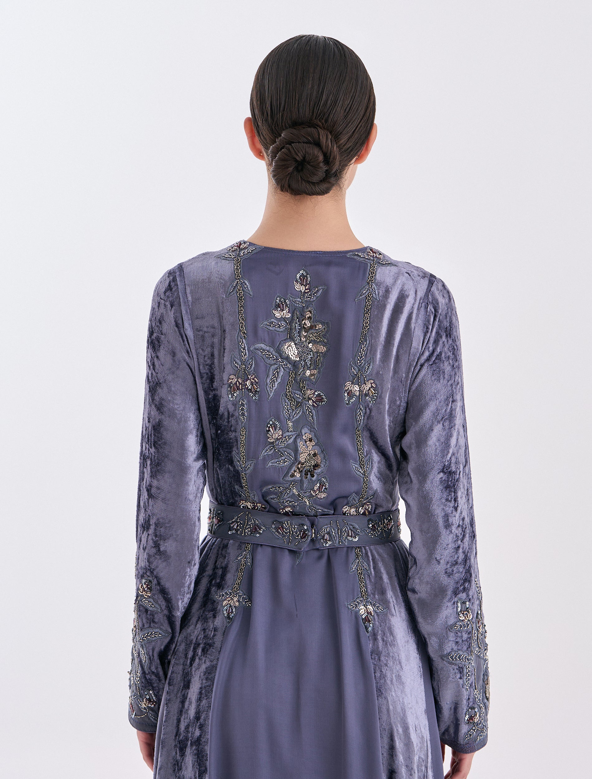 فستان سهرة رمادي طويل
Long grey dress 