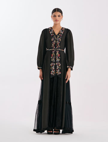 فستان سهرة بأكمام طويلة بلون أسود ناعم
Long-Sleeve Dress in black 