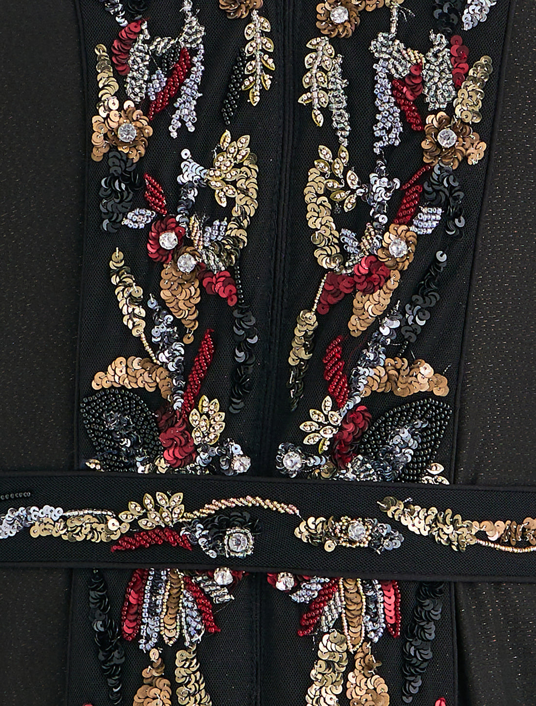 فستان سهرة بأكمام طويلة بلون أسود ناعم