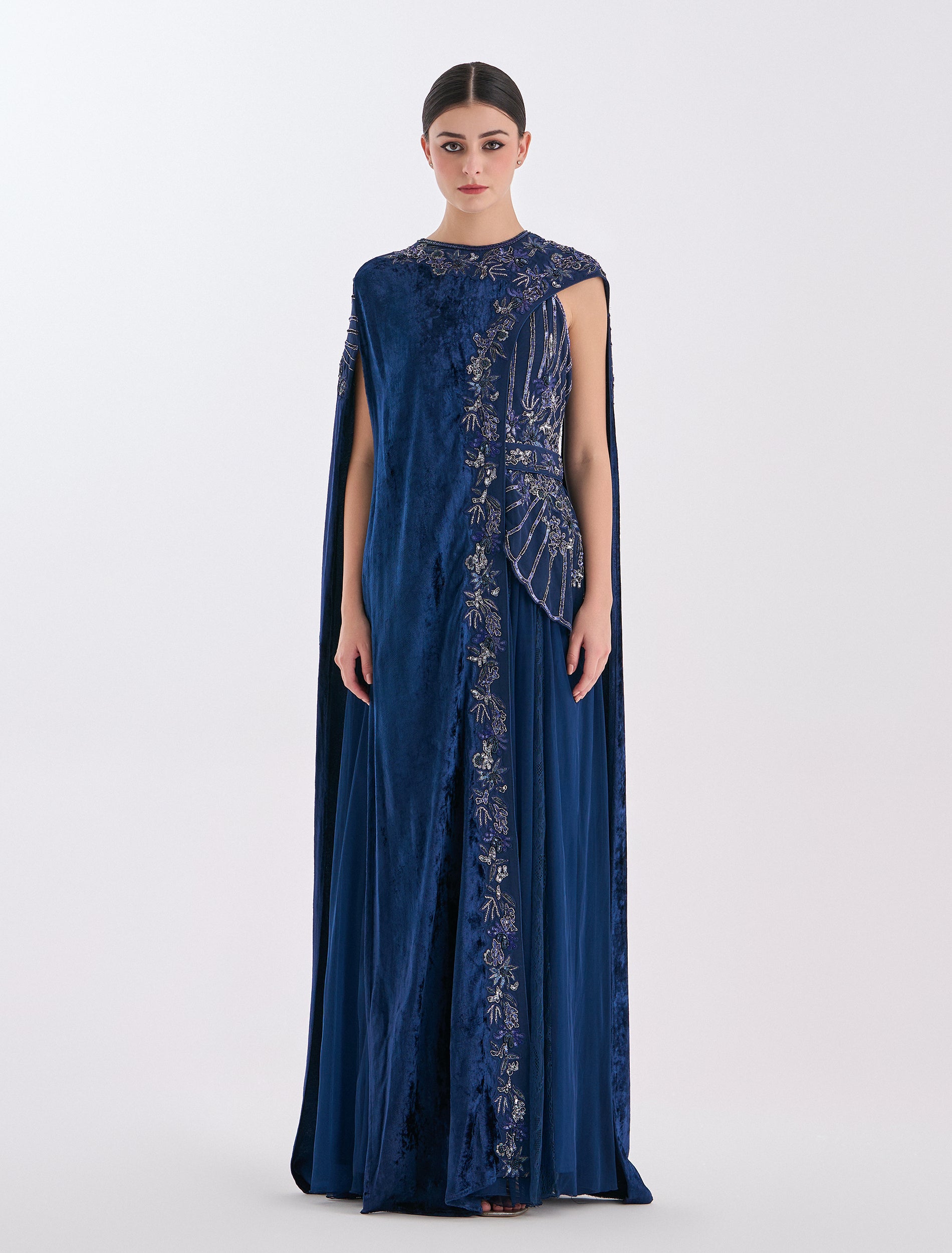 فستان كورسيه طويل بلون كحلي بأكمام كيب