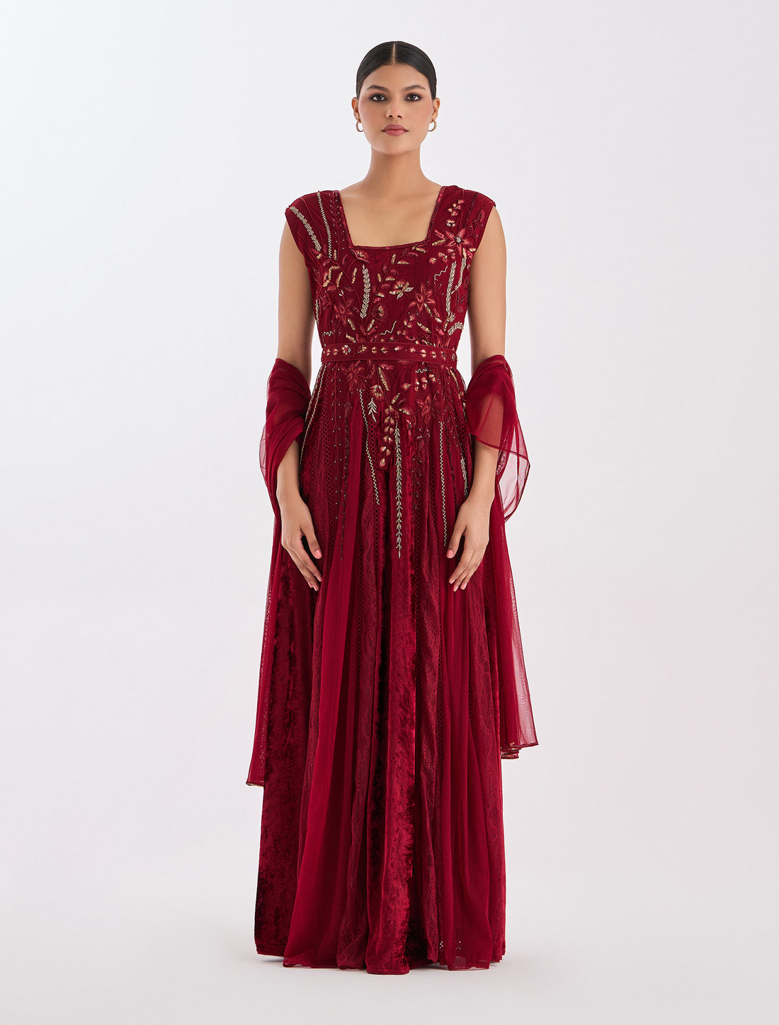 فستان بحمالات عريضة بلون برغندي راقي
Wide strap dress in burgundy