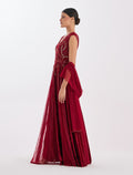 ستايل ملكي بلون برغندي مع شال لإطلالة محتشمة
Burgundy Dress with a royal style with shawl for a modest look