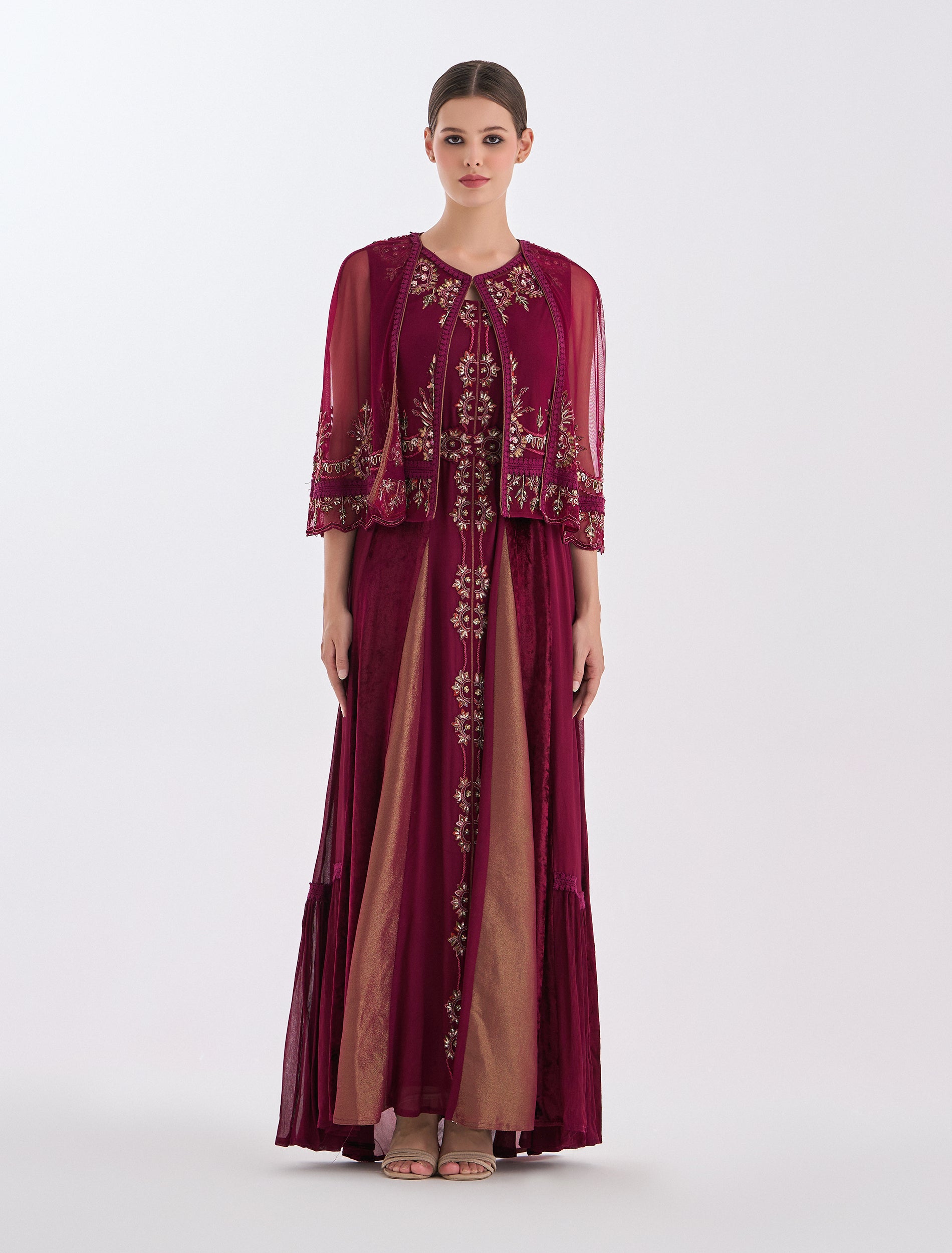 فستان مع جاكيت قصير بلون برغندي راقي
Burgundy dress with a short jacket