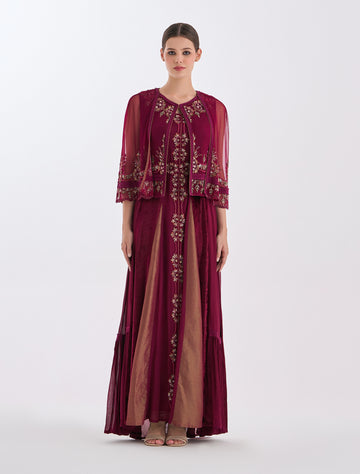فستان مع جاكيت قصير بلون برغندي راقي
Burgundy dress with a short jacket