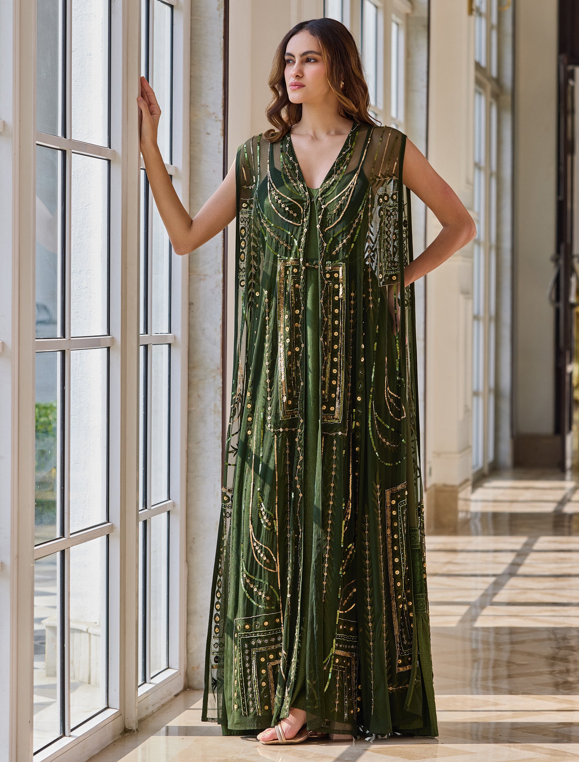 فستان لون زيتي طويل بتطريزات يدوية بلون ذهبي