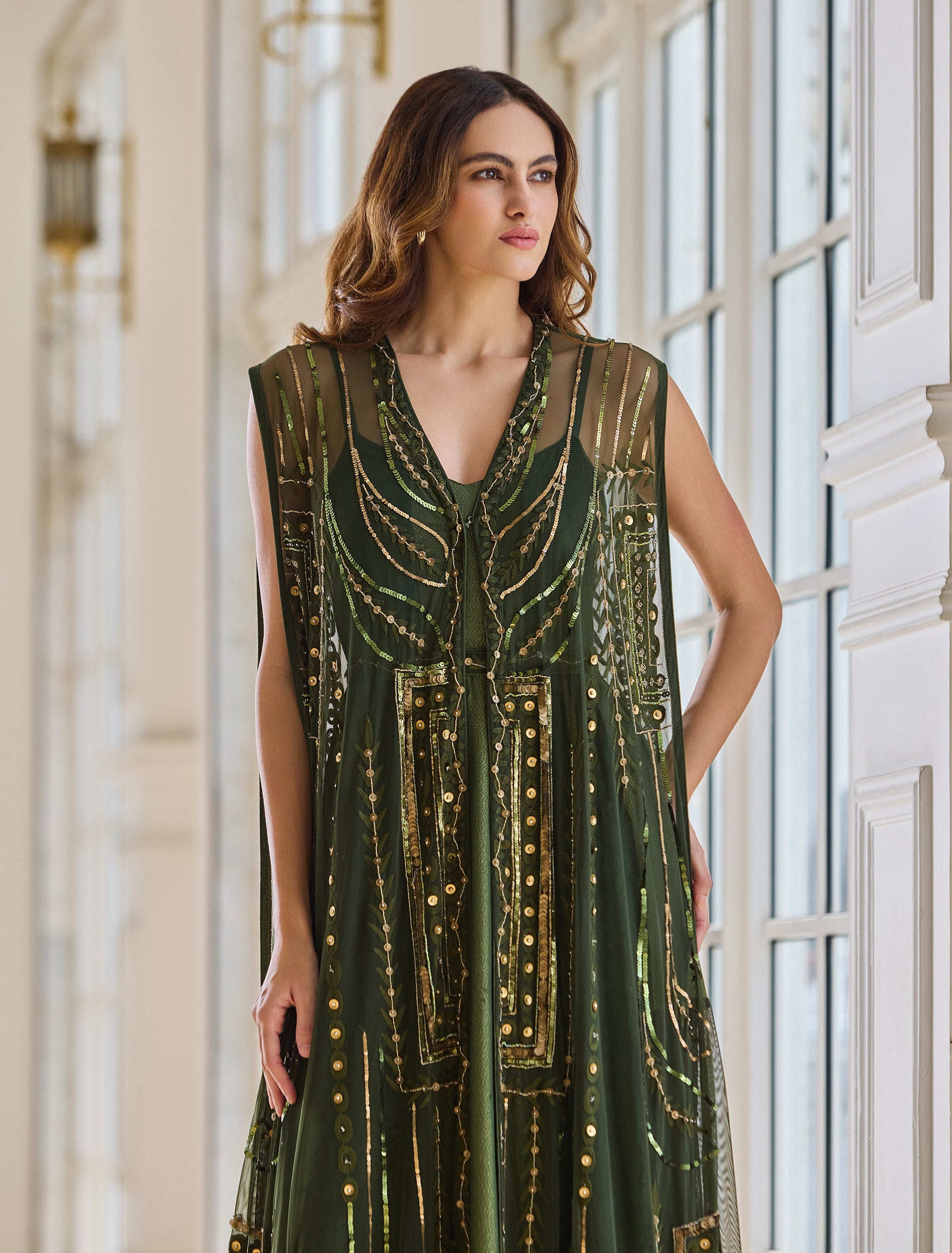 فستان بتطريز ذهبي بلون أخضر زيتي