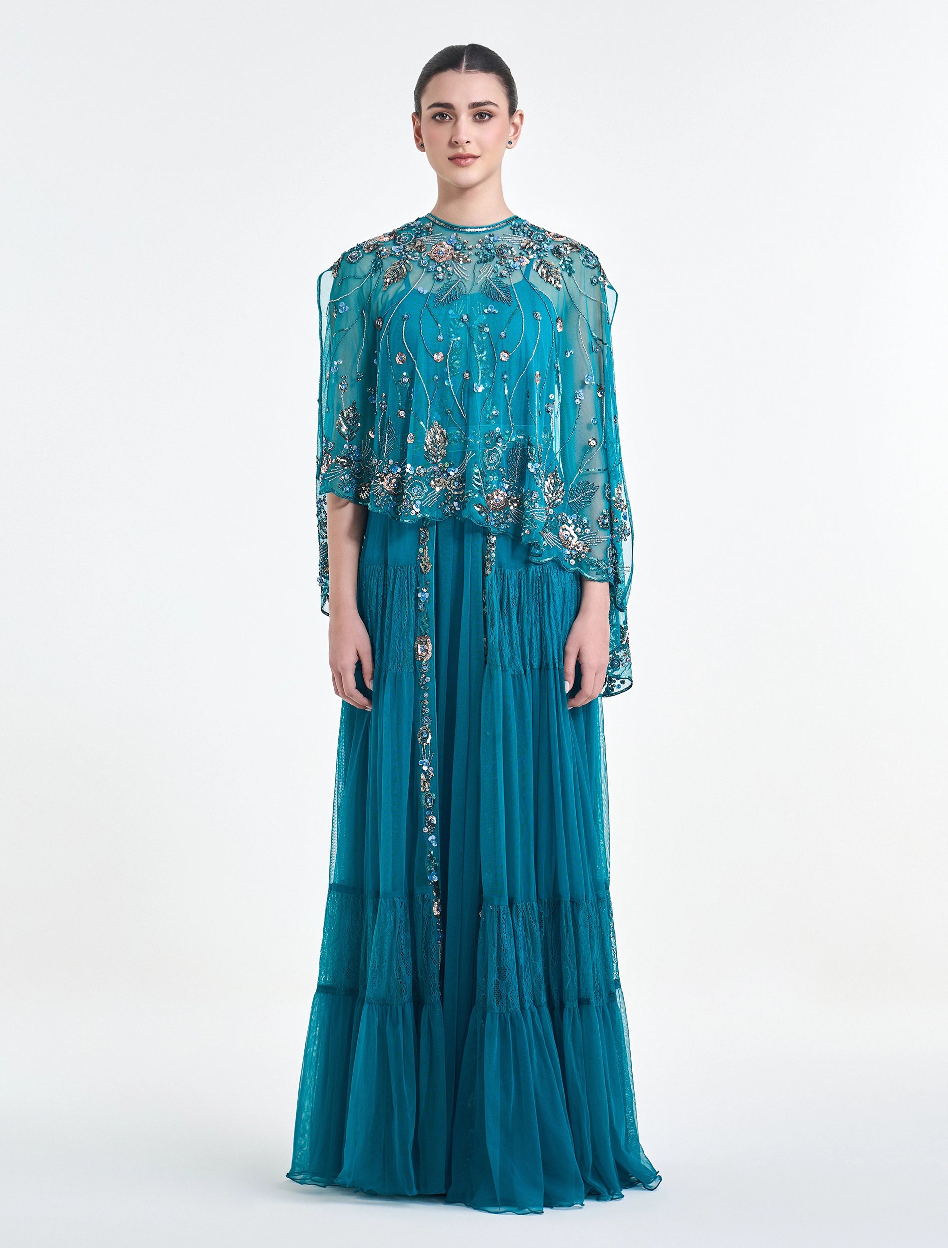 فستان لون تركوازي مع بوليرو مطرز
turquoise dress with embroidered bolero