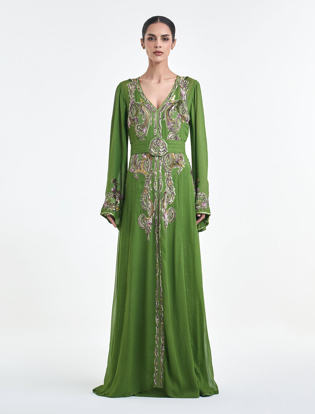ستايل فستان سهرة أخضر بتطريز كريستال فاخر
green evening dress with crystal embroidery