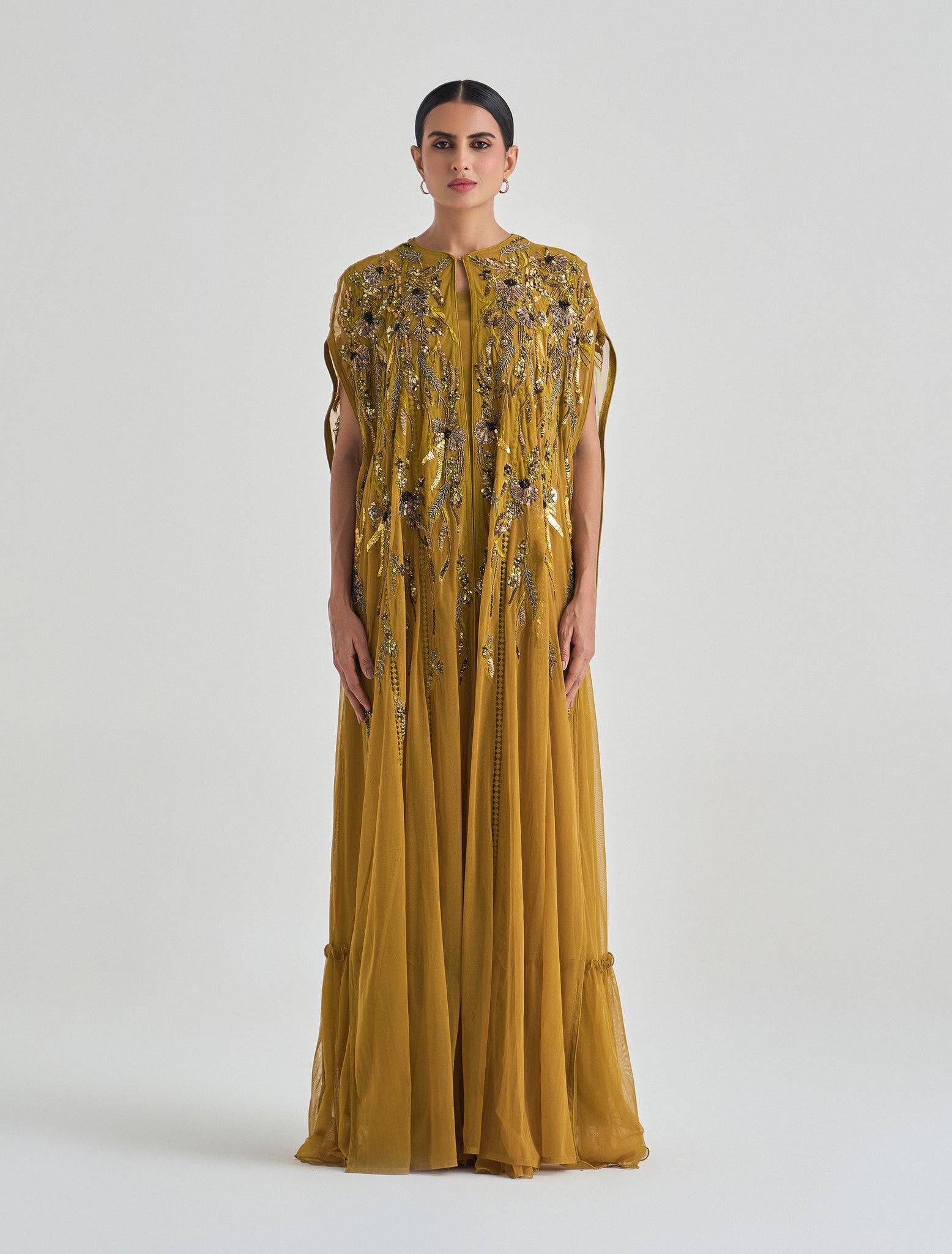 فستان كموني غامق بحزام مطرز أنيق محدد للخصر