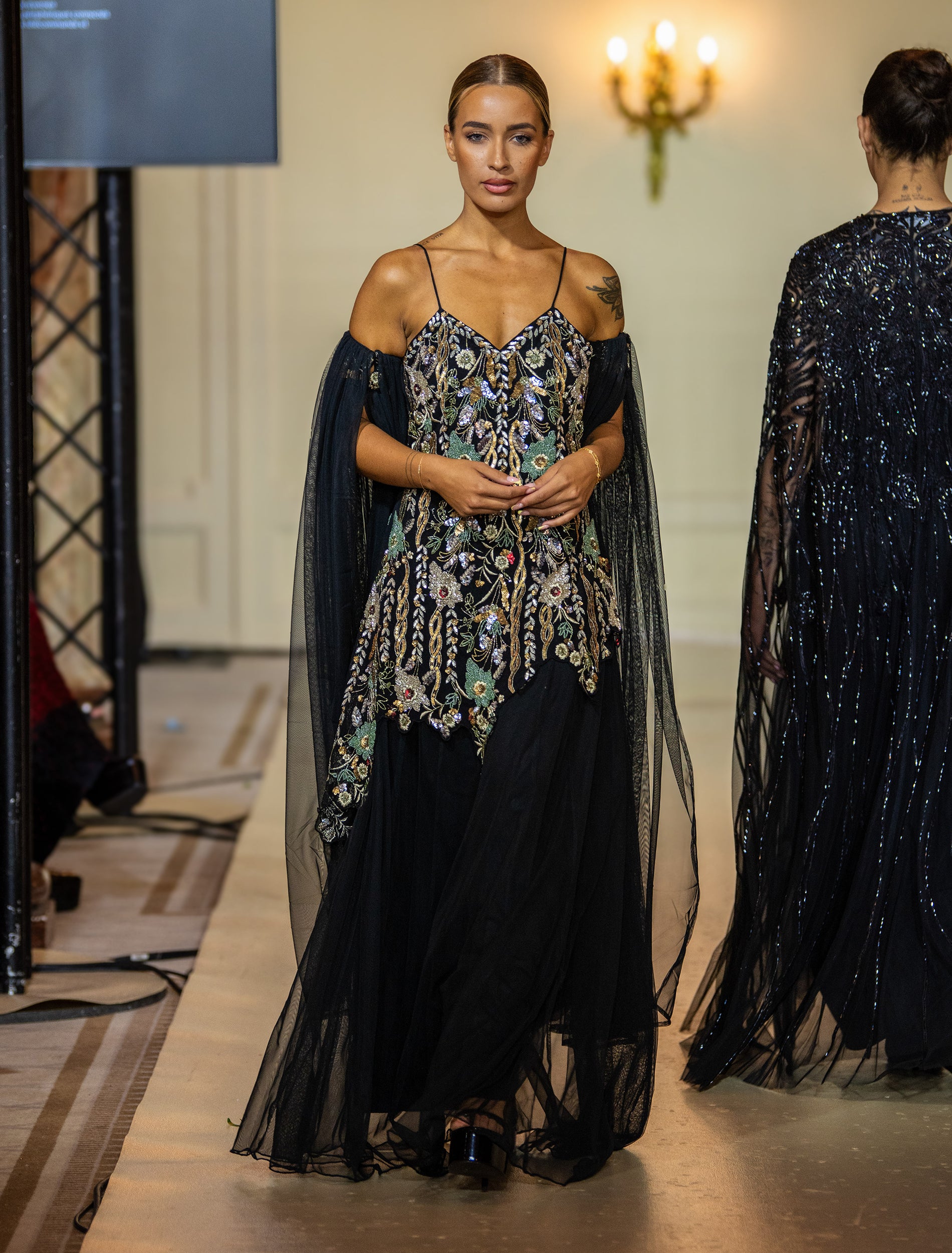 فستان تل مطرز طويل مع كاب  تل 
Long tulle dress with cape