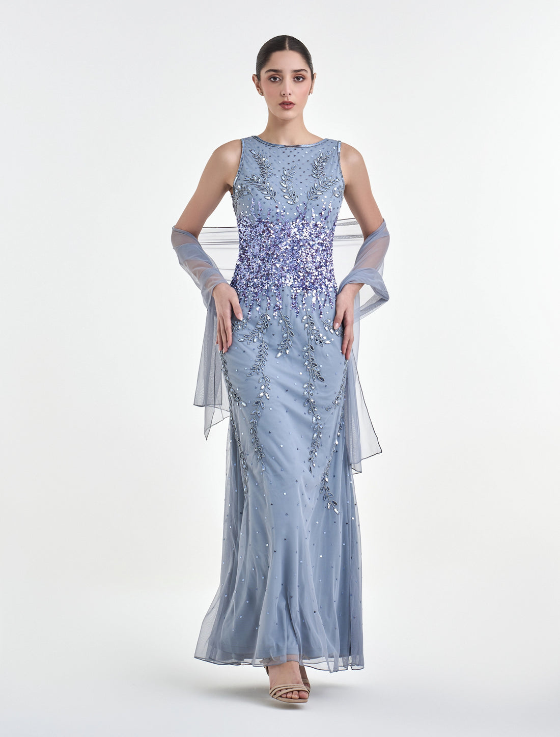 فستان بلا اكمام سماوي مع شال على الأكتاف