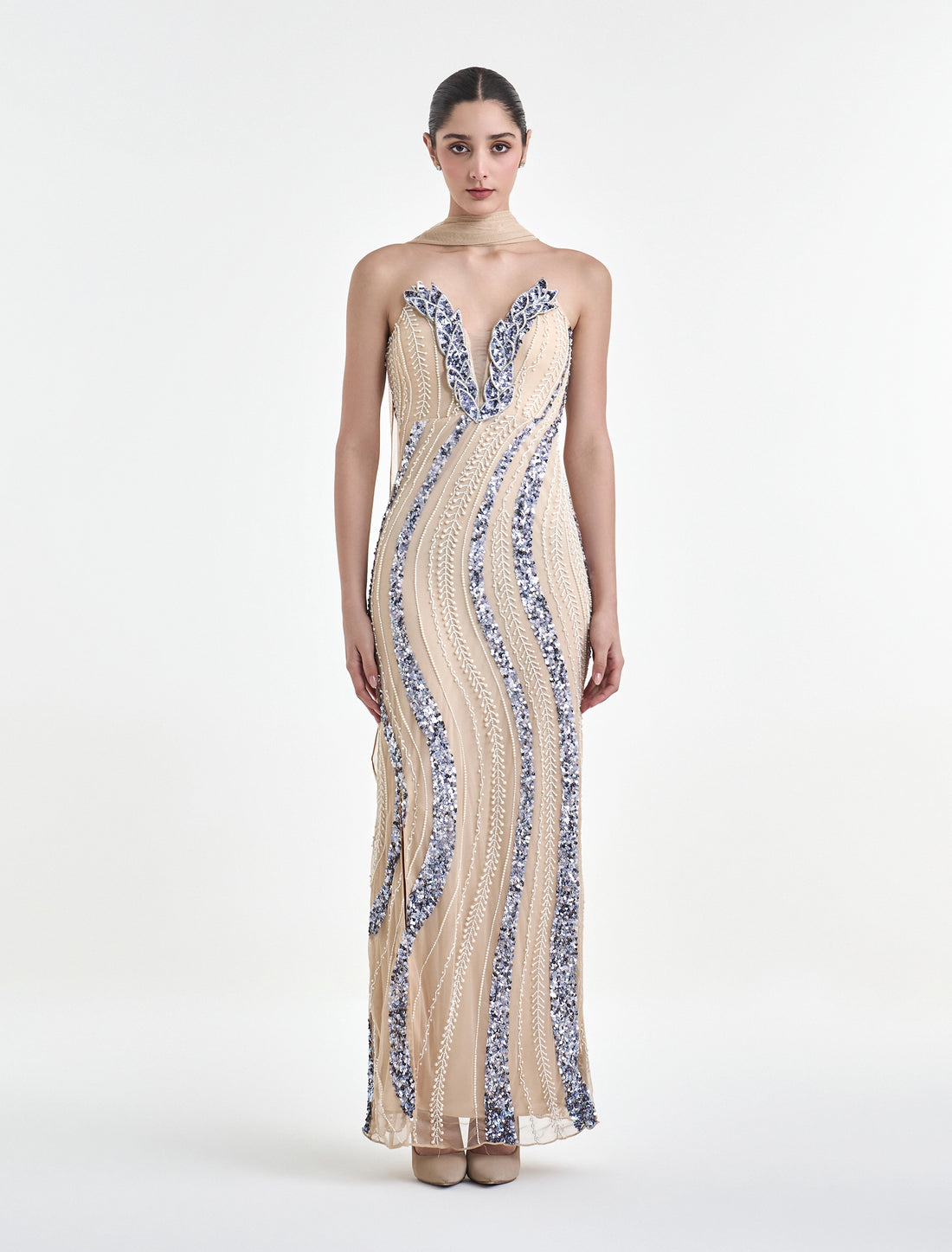 فستان اوف شولدر طويل مطرز بالخرز المميز