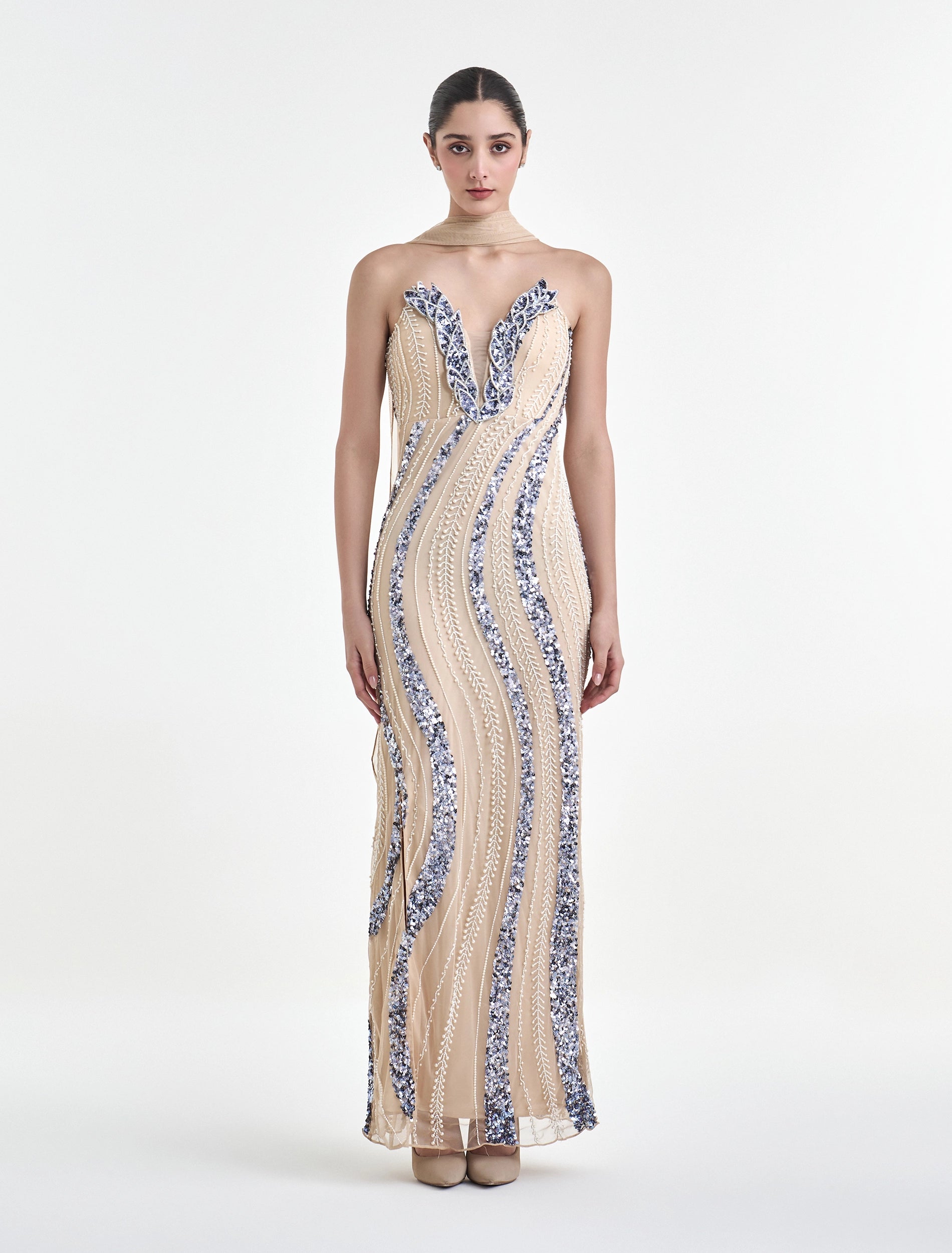 فستان اوف شولدر طويل مطرز بالخرز المميز