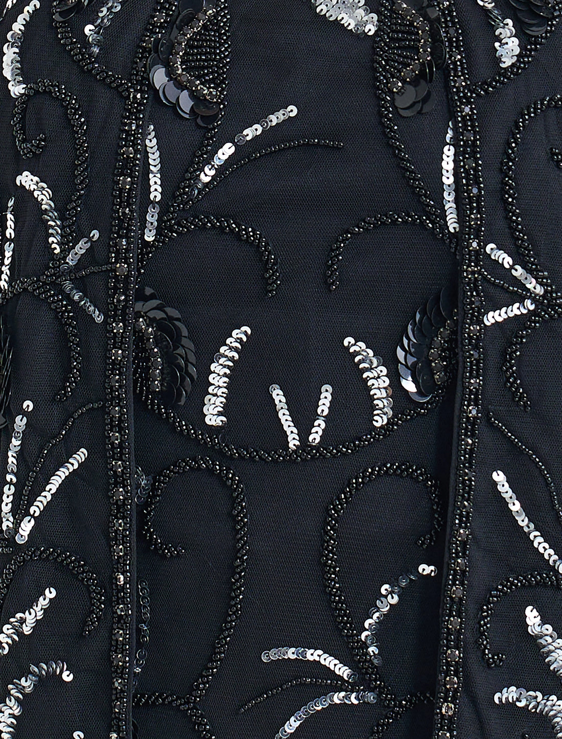 فستان مع جاكيت قصير أسود مطرز بتطريز فضي وأٍسود