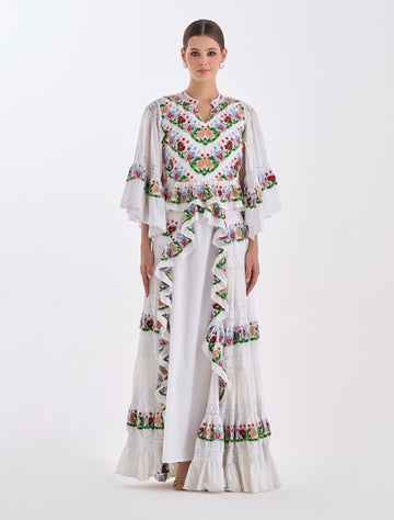 فستان سهرة ابيض طويل بتصميم كشكش طولي 
White maxi dress with a vertical ruffled design