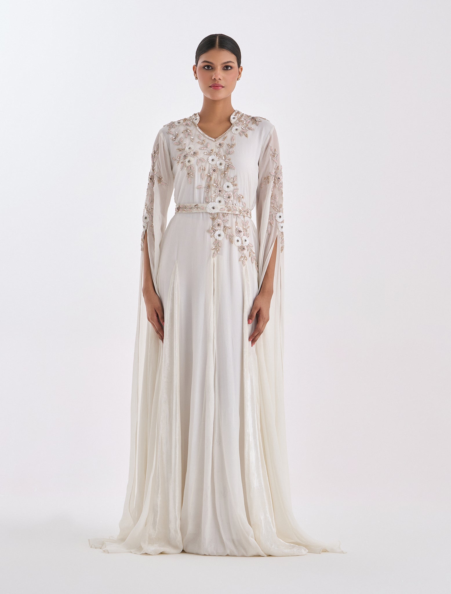 فستان انيق اكمام طويله بلون أبيض