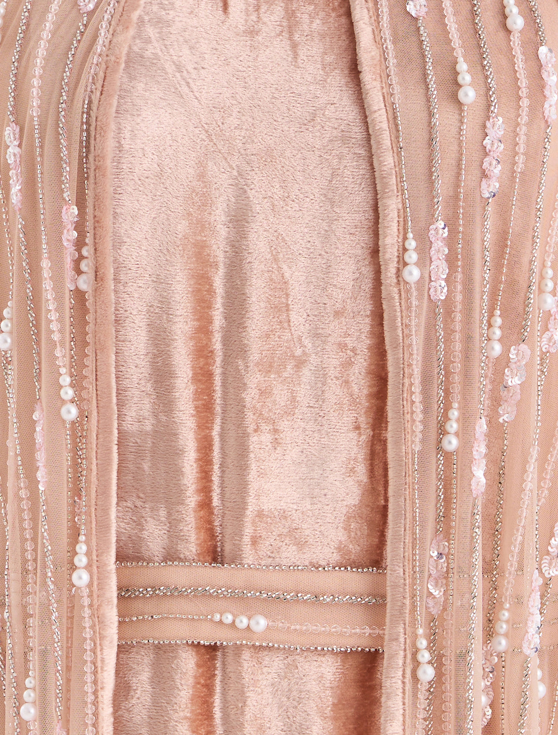 تصميم فستان مخمل مع كاب لامع