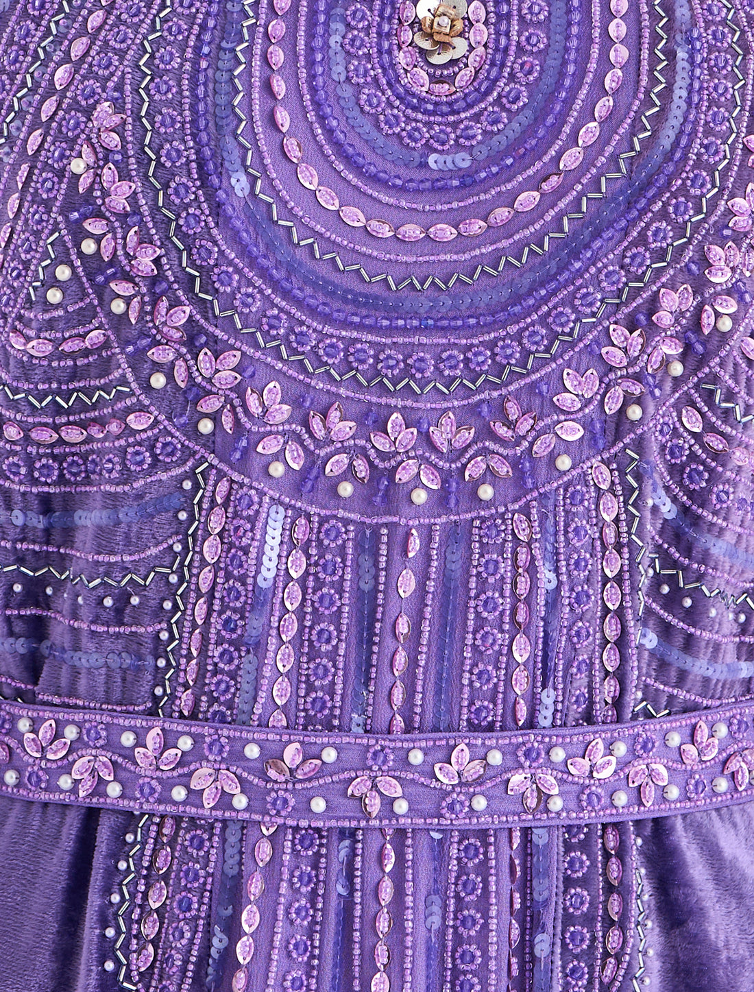 فستان أنيق بأكمام طويلة بلون بنفسجي مخمل راقي