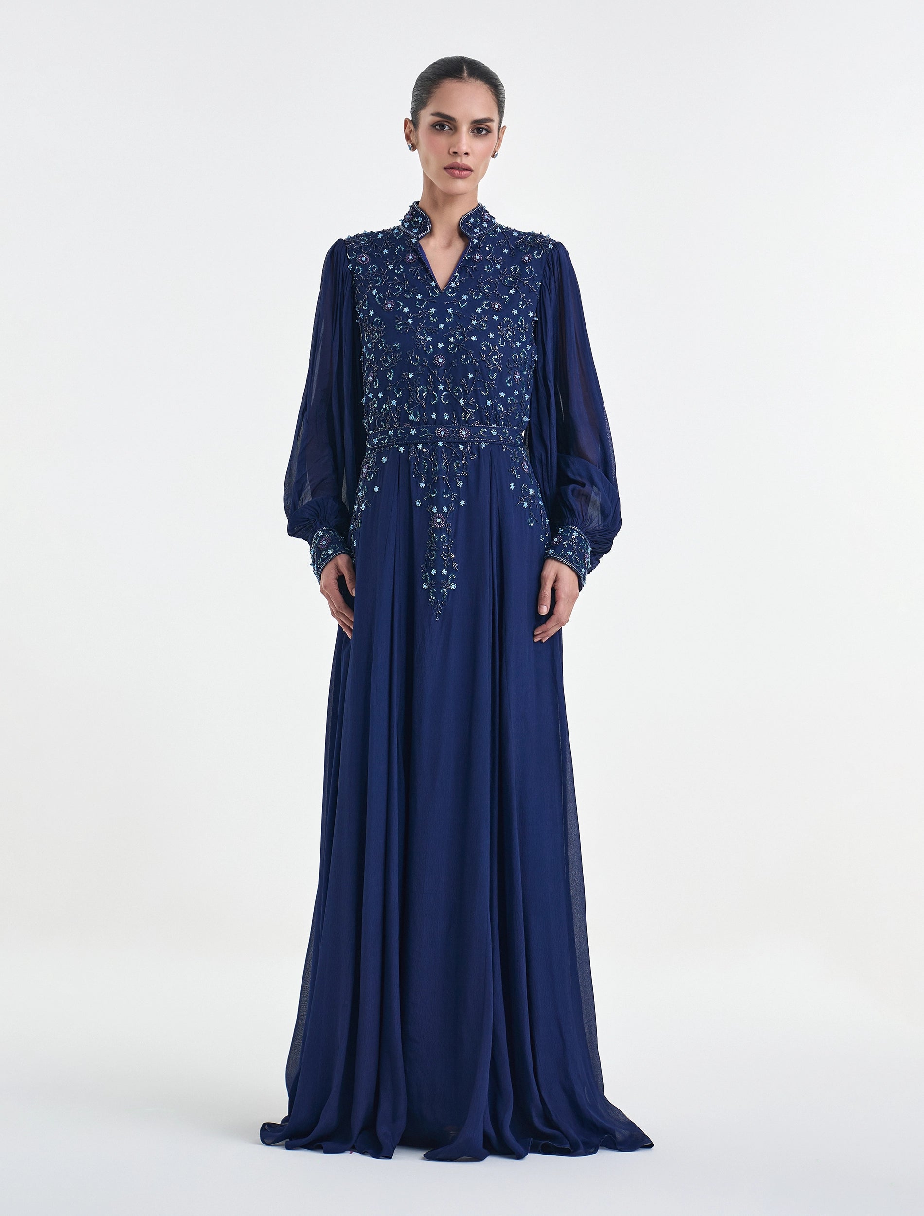 فستان كحلي مورد أنيق بأكمام طويلة 