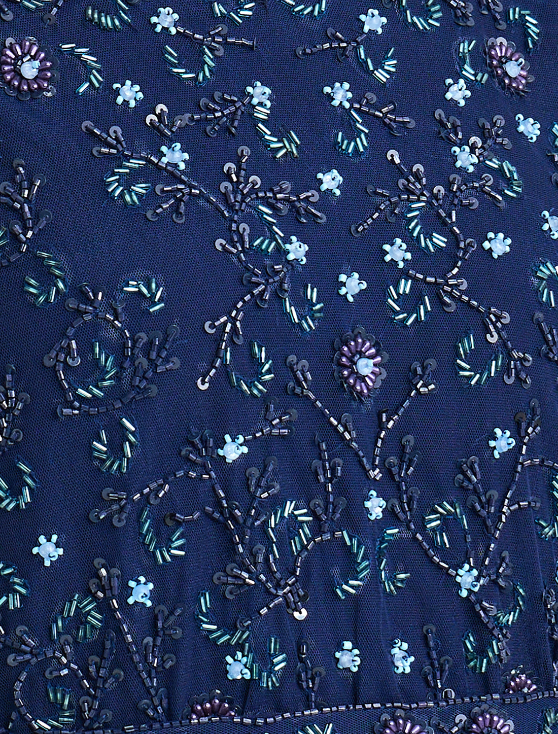 فستان كحلي مورد أنيق بأكمام طويلة 