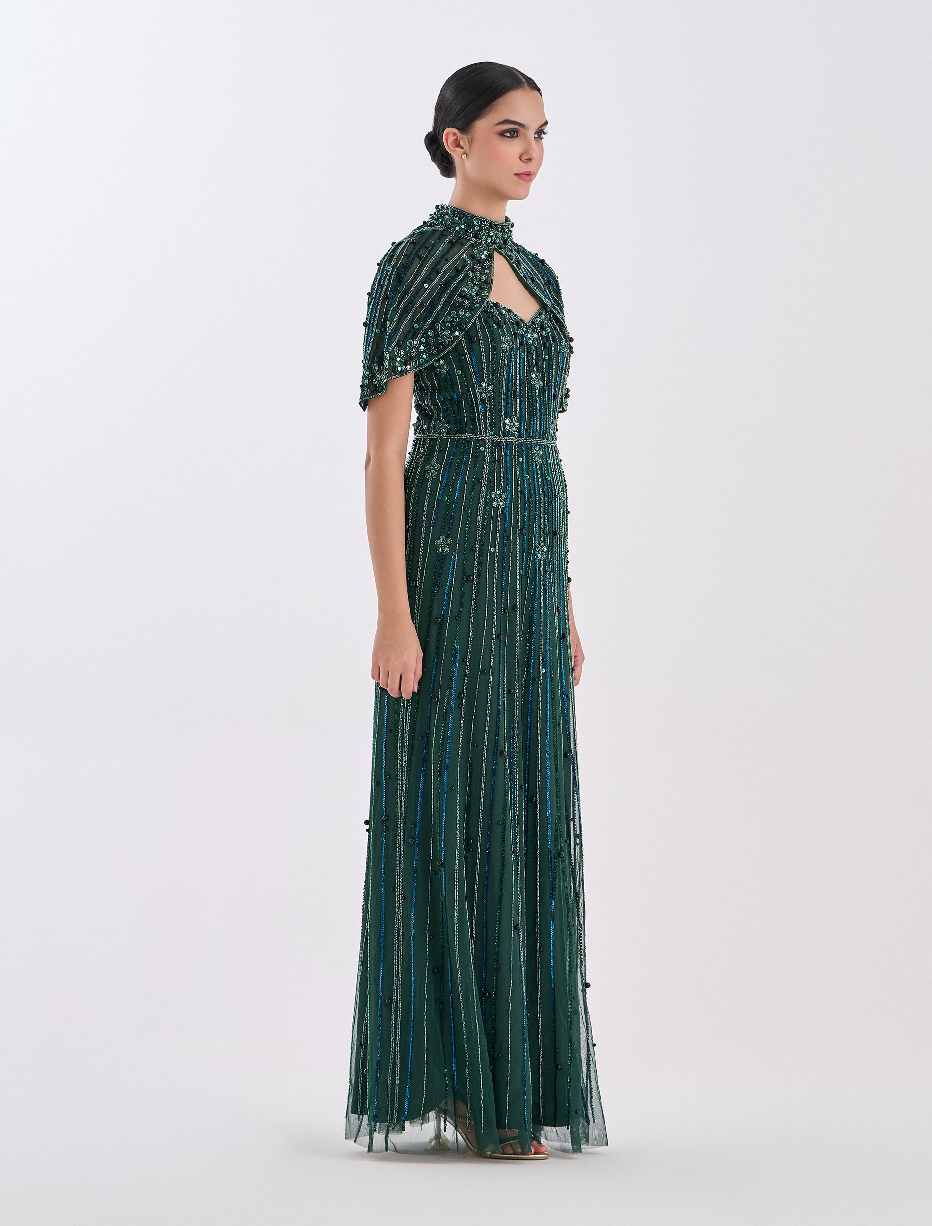 فستان مطرز بلون اخضر بتطريزات لامعة
embellished dress in green with shimering embroidery