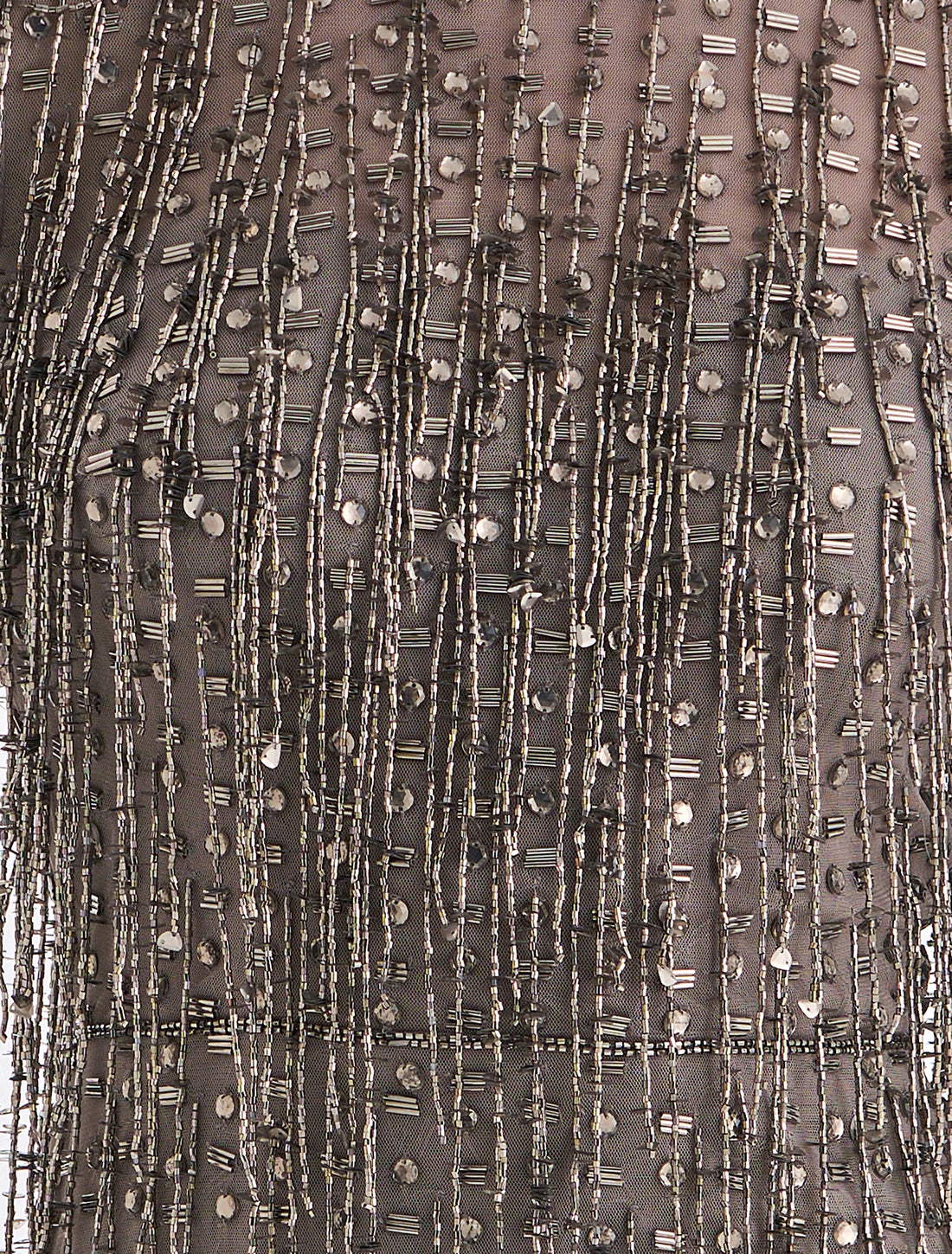 فستان لون بني بتطريزات خرز  بستايل أهداب طويلة