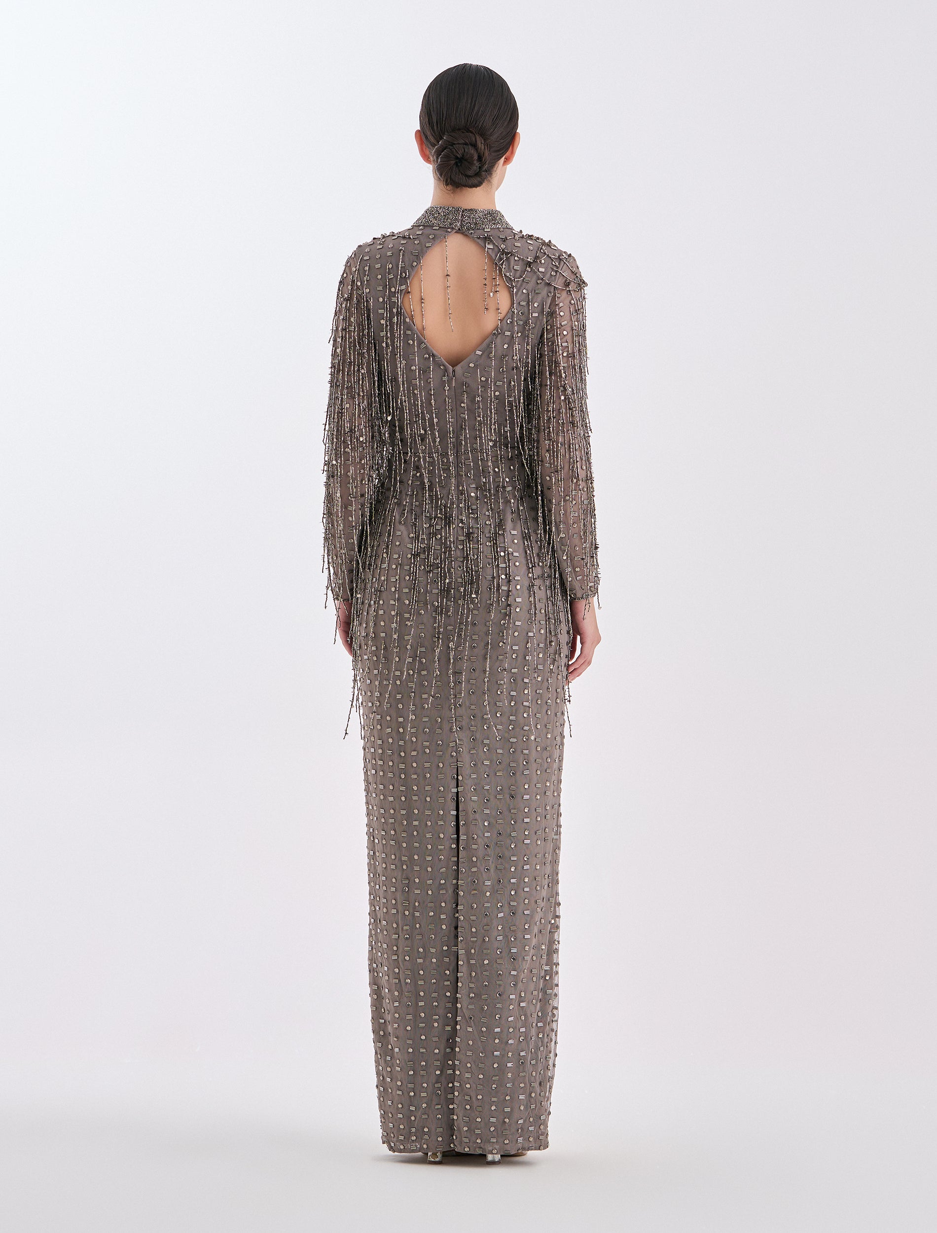 فستان بظهر مفتوح بلون بني راقي