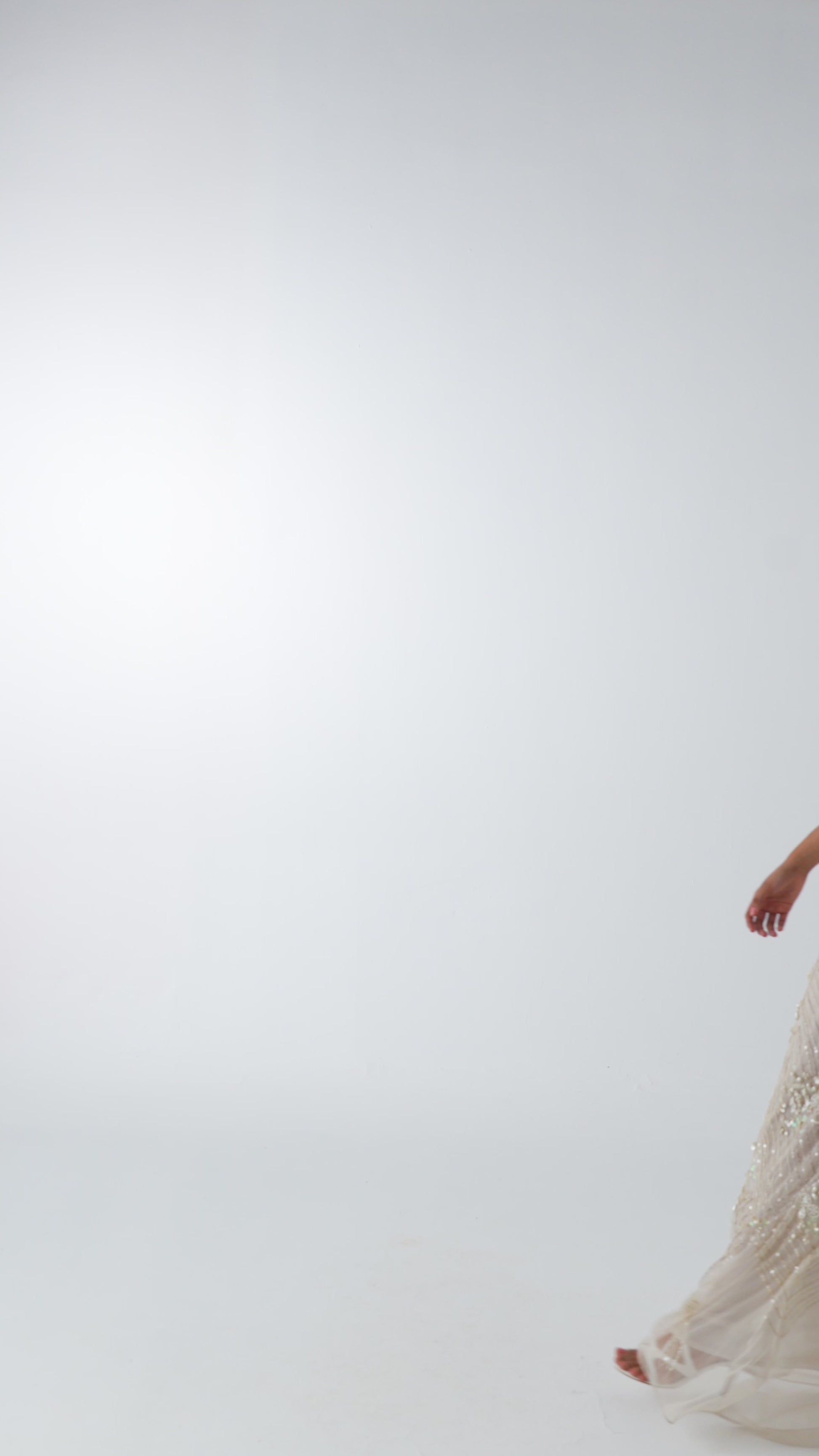 فستان سهرة كلاسيكي بتطريز يدوي فاخر