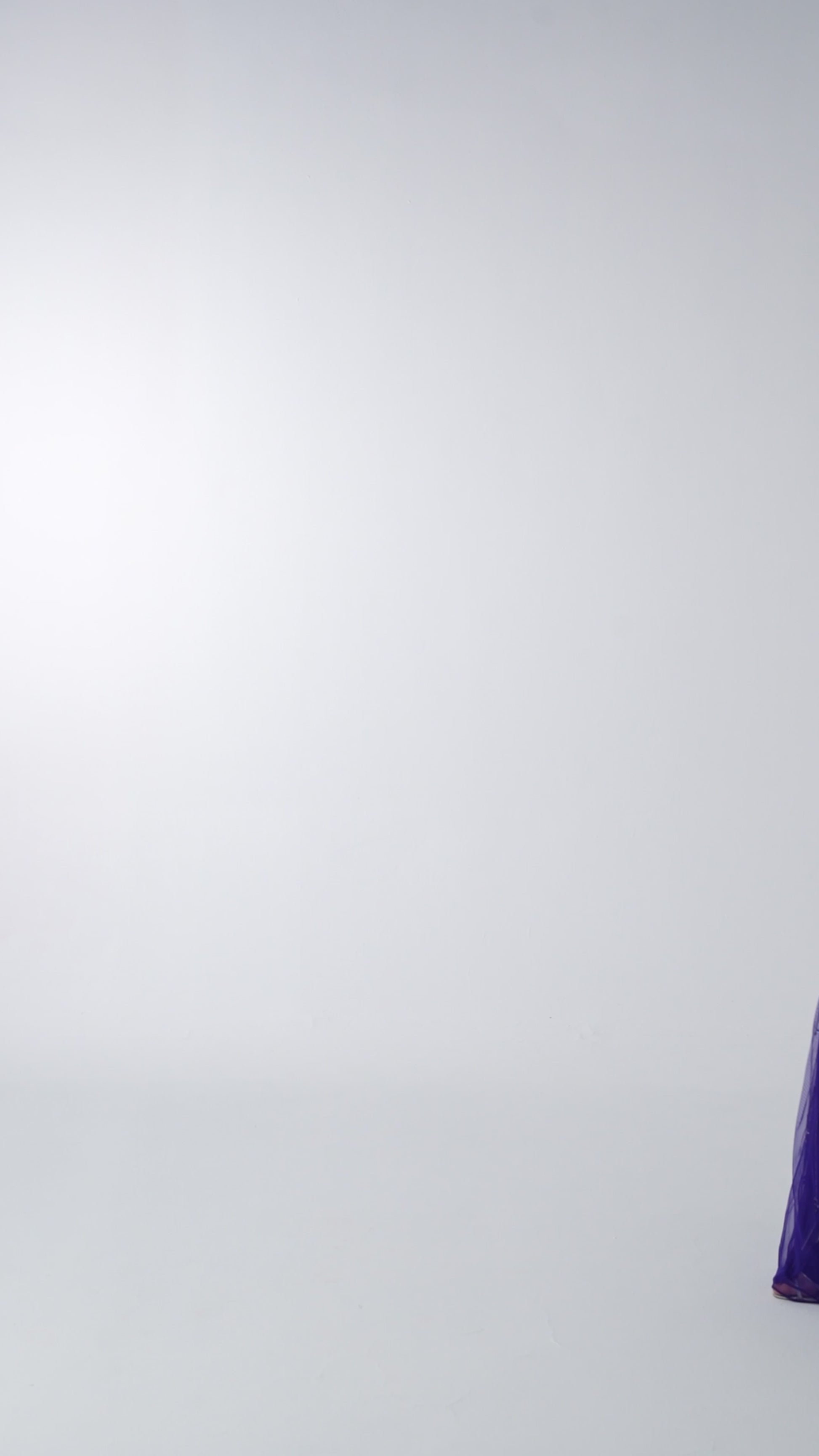 فستان سهرة لون موف بكاب مطرز
Purple dress with embroidered cape