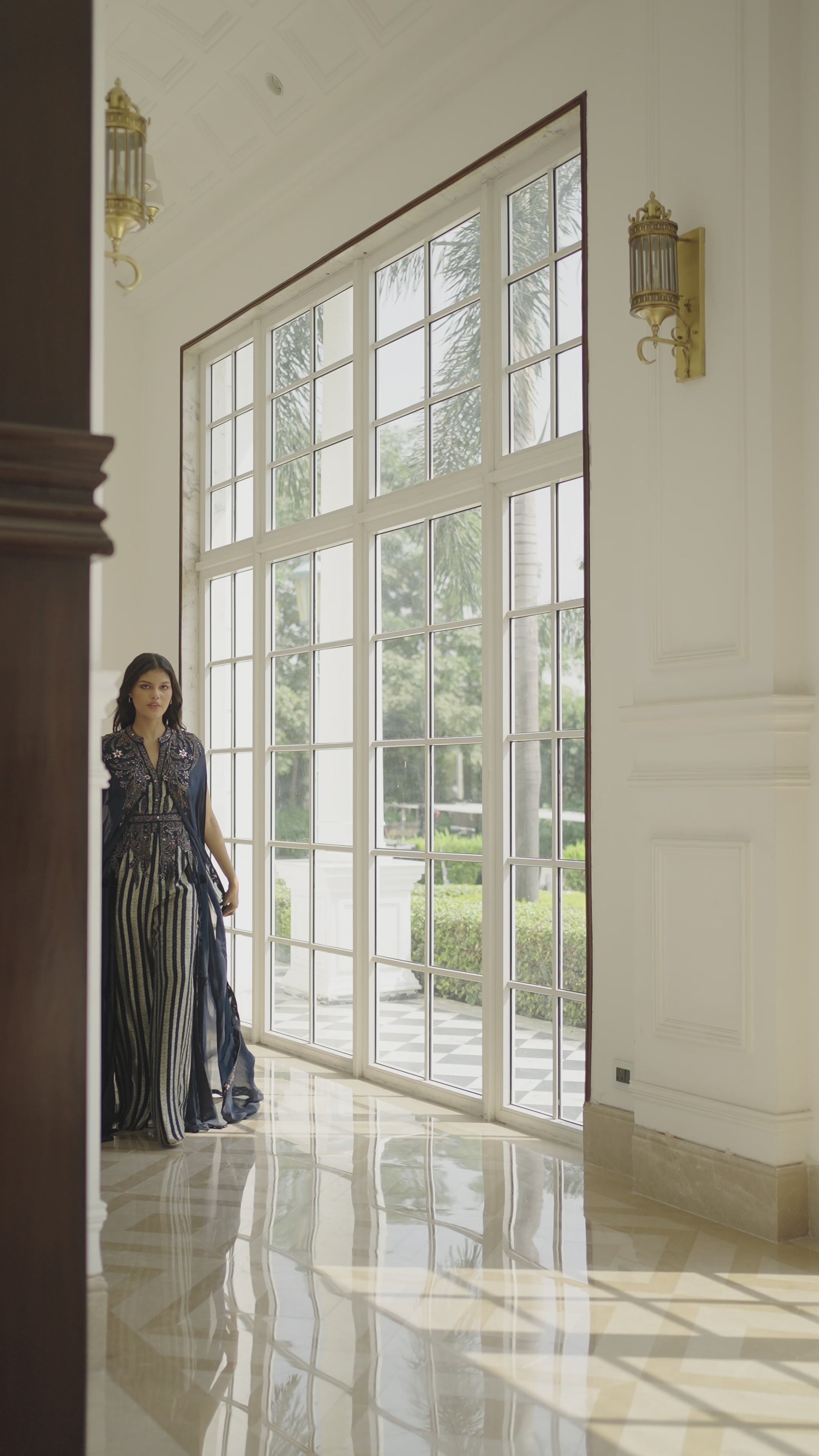 جمبسوت سهره نسائي بستايل قطعتين
Jumpsuit for women with a two-piece set