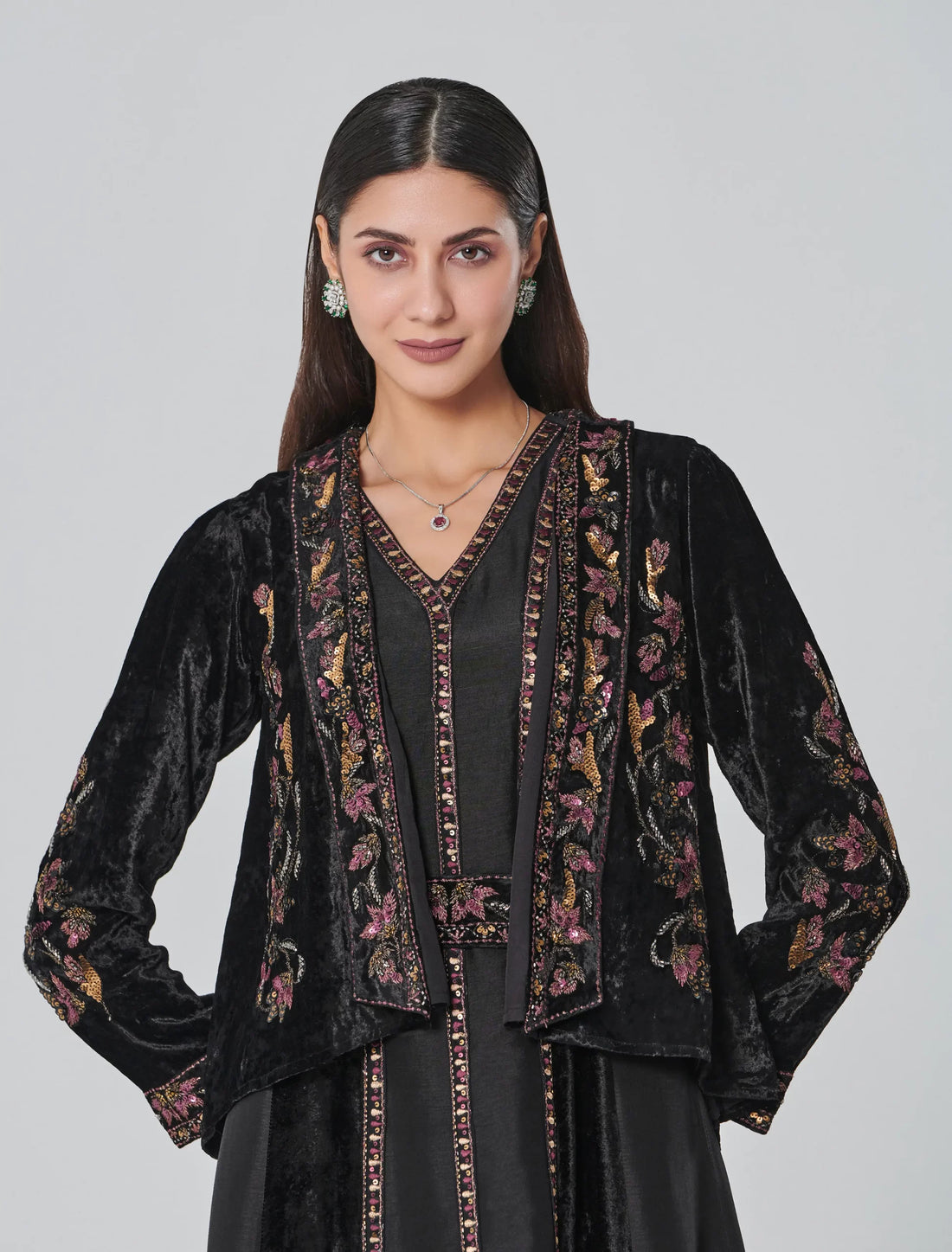 فستان اسود باكمام طويلة 
Long-Sleeve Dress in black 