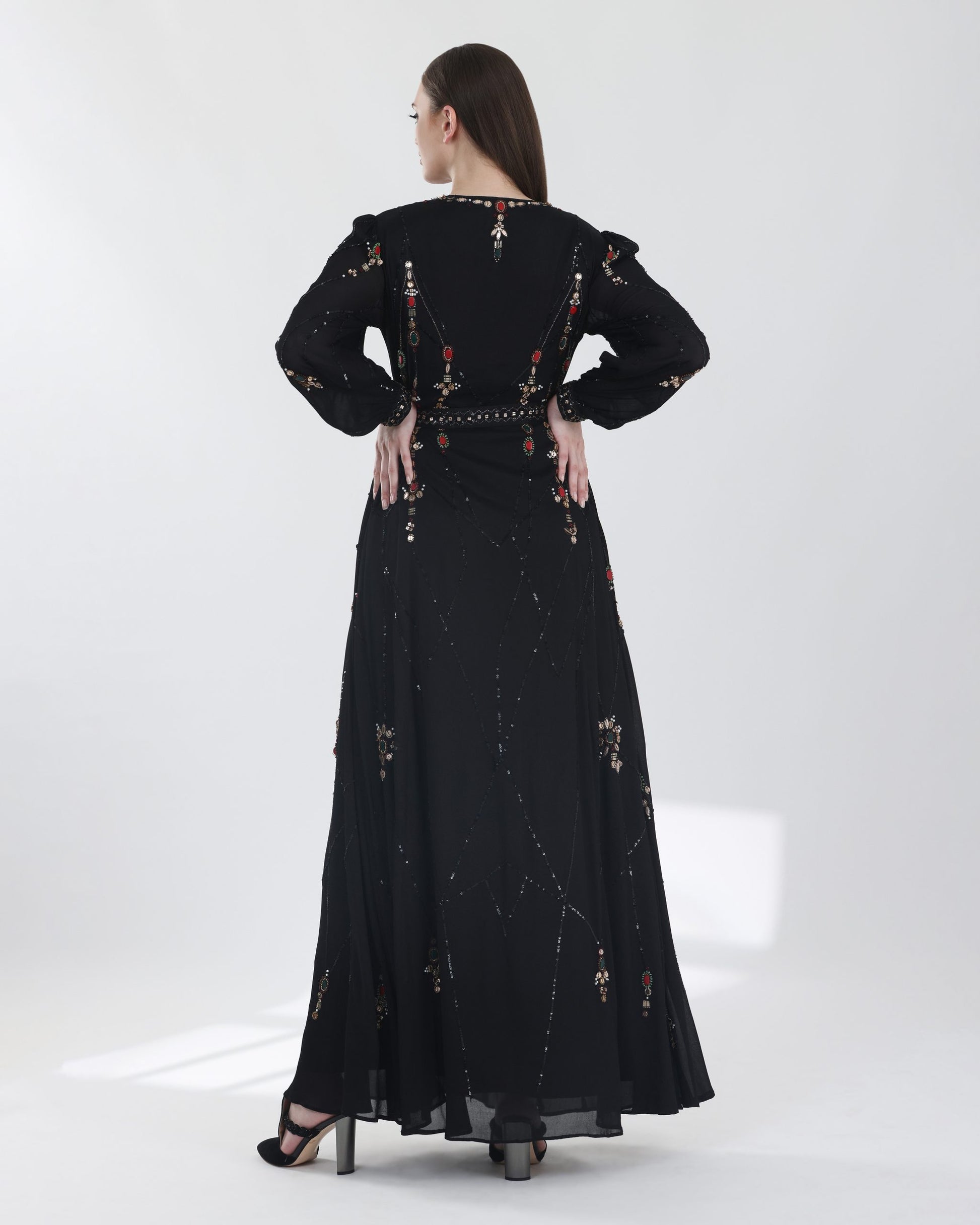 Start Shopping Now for Elegant Long Evening Dresses for Young Women in Black Start Shopping Now for Elegant Long Evening Dresses for Young Women in Black